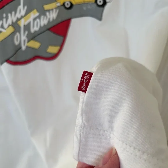 Levi's New York Big Apple Graphic Long Sleeve Shirt Size Medium 100% Cotton NWT - Picture 4 of 7